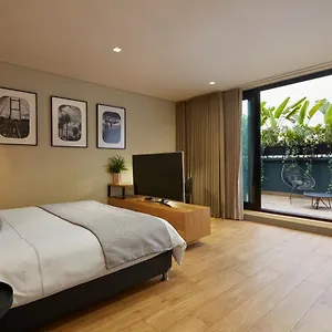 14 Urban 4*, מדיין קולומביה